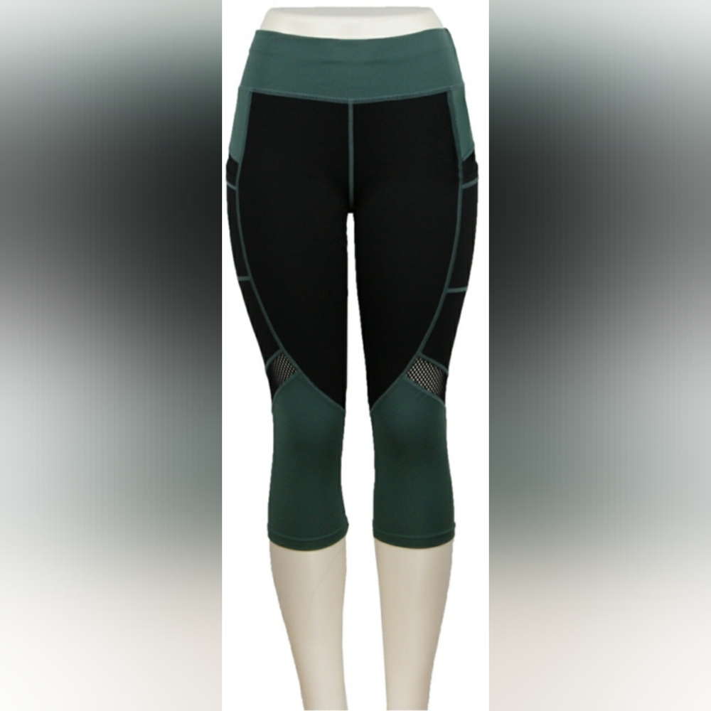 NWT GM Fashion USA Women's Active Wear Capri leggings with side pockets S S/M